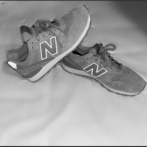 New balance tennis shoes